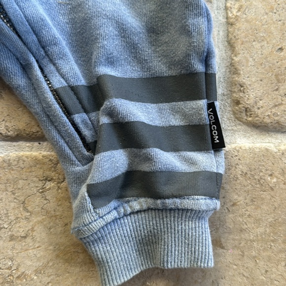 Volcom baby onesie 3-6 M - Picture 3 of 7